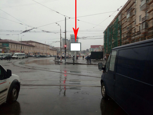 Скролл 3.14x2.32,  t011A2,просп. Дмитра Яворницького - вул. Шмідта, рух у напрямку Центрального ринку "Озерка", біля світлофора