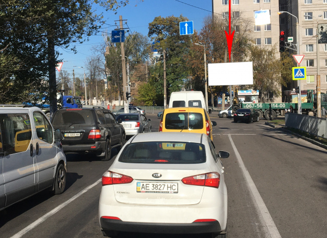 Щит 6x3,  s073A,вул. Робоча - вул. Володимира Антоновича, на світлофорі, рух вниз
