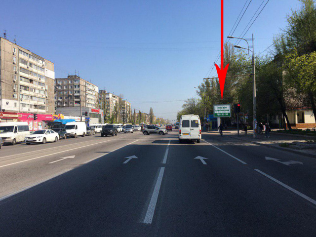 Скролл 3.14x2.32,  t125A2,просп. Слобожанський, 46, на зупинці, на світлофорі