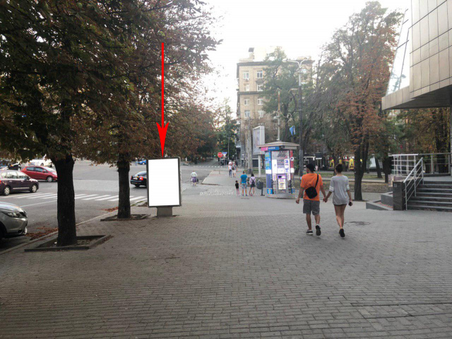 Сітілайт 1.2x1.8,  C02А,вул. Дзержинського, 1-3 - пр. К. Маркса (біля Приватбанку)