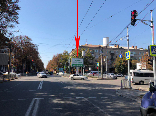 Скролл 3.14x2.32,  t208A2,вул. Титова - просп. Олександра Поля, на розділовій смузі, на світлофорі