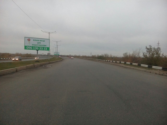 Щит 6x3,  дз39А2,мостовий перехід через р. Дніпро (на розділовій смузі)(5) рух з правого на лівий берег