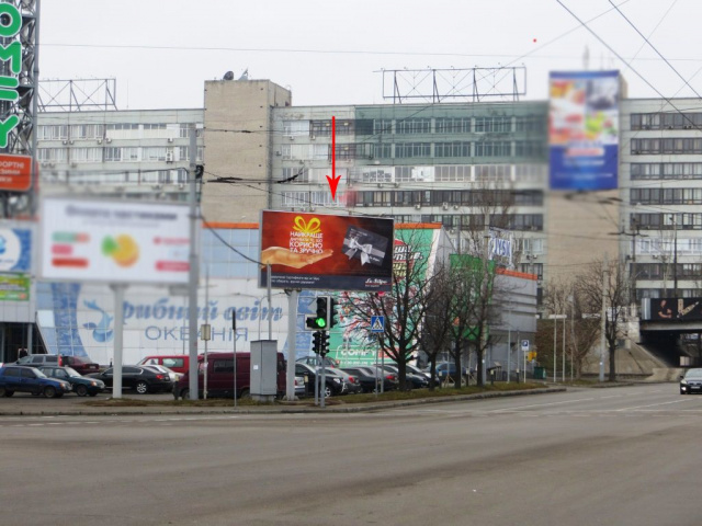 Призма 6x3,  012А2,вул. Січеславська Набережна (Наб. В. І. Леніна), 31А (біля універмагу КОМФІ) на світлофорі
