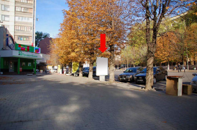 Сітілайт 1.2x1.8,  C01Б,вул. Дзержинського, 1-3 - пр. К. Маркса (біля казино "Імперія", будинок книги "Тріумф")