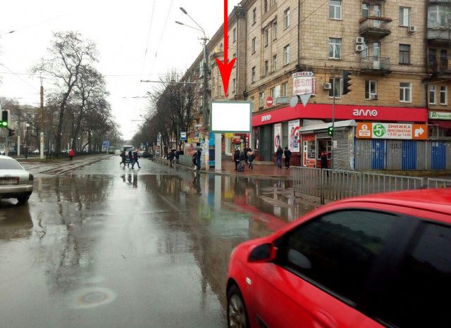 Скролл 3.14x2.32,  t051A2,просп. Дмитра Яворницького - вул. Пастера, рух у бік центру, біля світлофора