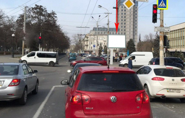 Скролл 3.14x2.32, t176A6,просп. Дмитра Яворницького - вул. Юліуша Словацького, біля театру Опери та балету, на світлофорі Скролл 3.14x2.32, t176A6,просп. Дмитра Яворницького - вул. Юліуша Словацького, біля театру Опери та балету, на світлофорі