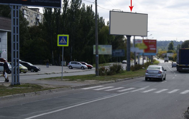 Щит 6x3,  072А1,вул. Ю. Кондратюка (Комунарівська), 2, на розділовій смузі, біля ТЦ КОМФІ, БІЛЛА, МАКДОНАЛДС, к-т Комунар, напрямок руху з центру