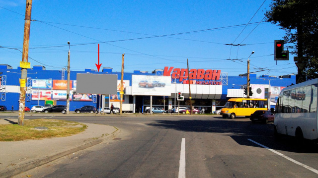 Щит 6x3,  s103А,вул. Березинська - вул. М. Міхновського (Щербини) (ТЦ "Караван"), біля світлофора