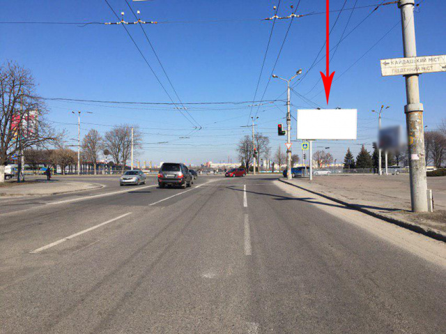 Призма 6x3,  s050А2,вул. Січеславська Набережна (Наб. В. І. Леніна), навпр. буд. 31а, у напрямку від ТРЦ МОСТ СІТІ, біля світлофора