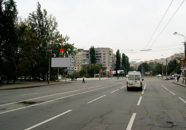 Щит 6x3,  s138Б,просп. Героїв - бульв. Слави, в центр, біля світлофора