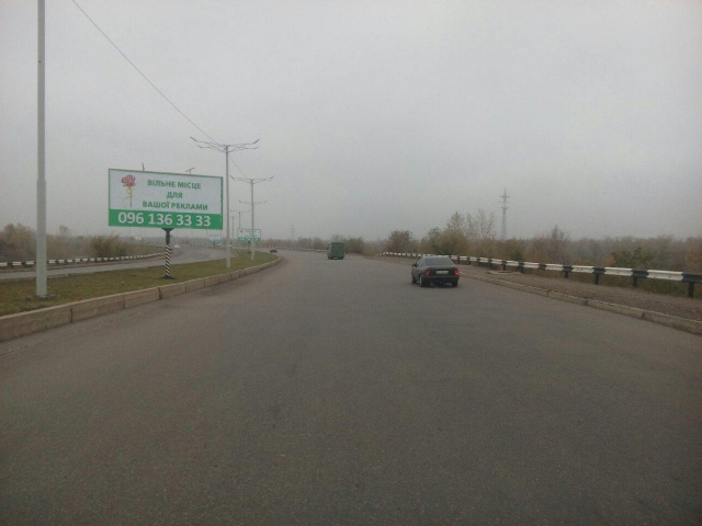 Щит 6x3,  дз38А2,мостовий перехід через р. Дніпро (на розділовій смузі)(4) рух з правого на лівий берег