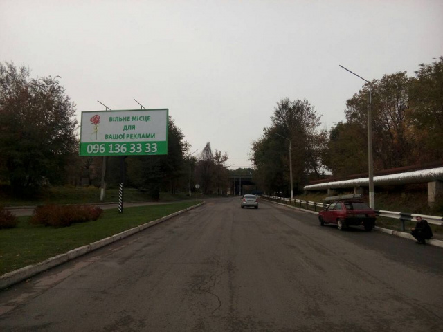 Щит 6x3,  дз35А2,авторозв'язка пр. Гімназичний - вул. Йосипа Манаєнкова - вул. Васильєвська (на роздільній смузі), напрямок з центру