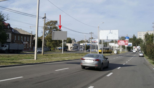 Щит 6x3,  016Б,вул. Робоча, 10 (на розділовій смузі), рух до центру