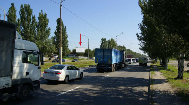 Щит 6x3,  t022B,Донецьке шосе - вул. Петрозаводська, напрямок до ТРЦ КАРАВАН, біля світлофора