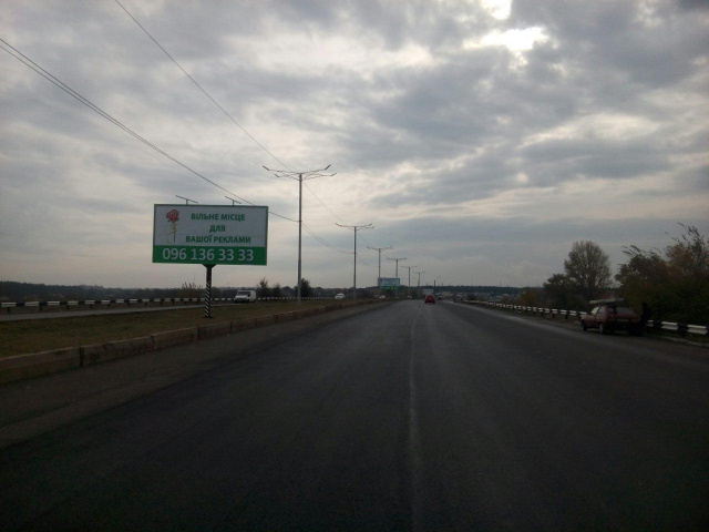 Щит 6x3,  дз42А1,мостовий перехід через р. Дніпро (на розділовій смузі)(8) рух з лівого на правий берег