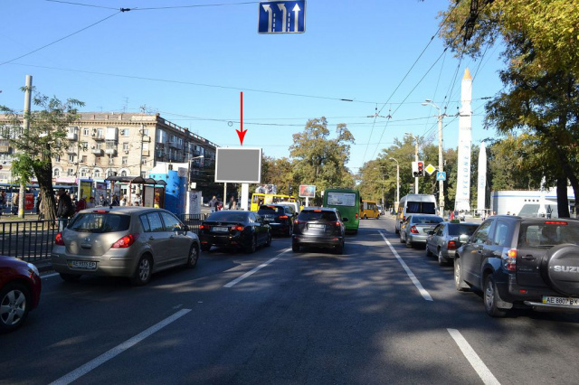 Скролл 3.14x2.32,  042A2,просп. Пушкіна, 21 - просп. О. Поля (Кірова), біля світлофора на зупинці, біля світлофору