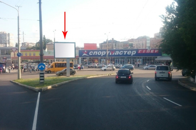 Скролл 3.14x2.32,  s007A2,вул. Князя В. Великого (Плеханова), 2Б на розподільчій смузі, біля ТРЦ МОСТ СІТІ