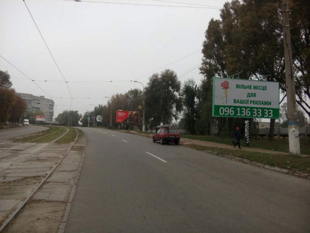 Щит 6x3,  дз37А,пр. Василя Стуса - вул. Бурхана (район з/д платформи), напрямок до району Черемушки