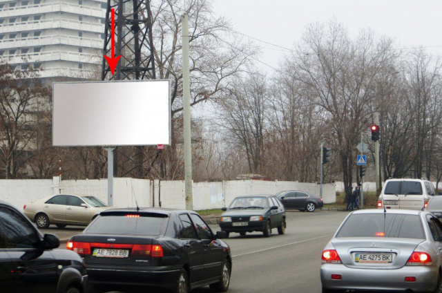 Щит 6.2x3.15,  011Б,вул. Січеславська Набережна (Наб. В. І. Леніна), 5Ж (перехрестя з вул. Столярова, біля світлофора)
