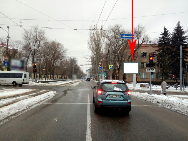 Скролл 3.14x2.32,  t151A2,просп. Дмитра Яворницького - просп. Гагаріна, рух у бік Лікарні ім.Мечникова, біля світлофора