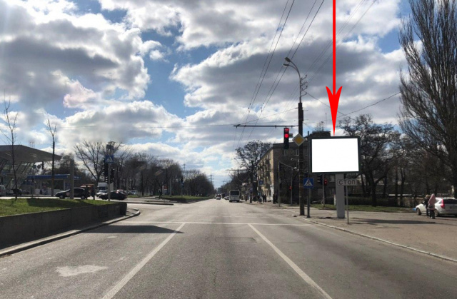 Скролл 3.14x2.32,  t206A2,просп. Олександра Поля - просп. Пилипа Орлика, на світлофорі рух вгору
