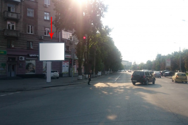 Скролл 3.14x2.32,  s051А2,вул. Січеславська Набережна (Наб. В. І. Леніна) - вул. Європейська (Миронова), біля світлофора