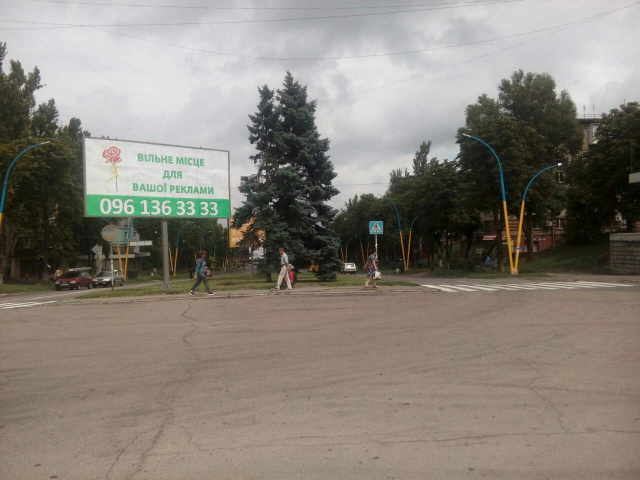 Щит 6x3,  дз04А1,просп. Свободи в районі привокзальної площі, навпроти "Аптеки №63", напрямок від залізничного вокзалу