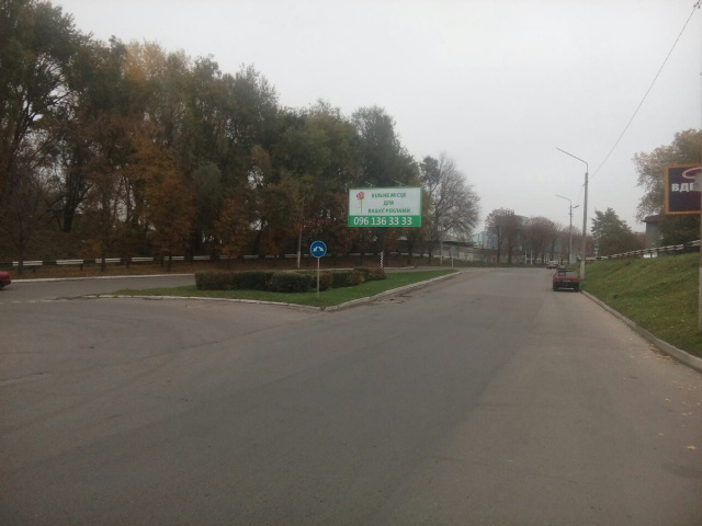 Щит 6x3,  дз36А2,авторозв'язка пр. Гімназичний - вул. Йосипа Манаєнкова - вул. Васильєвська (на роздільній смузі), напрямок до центру
