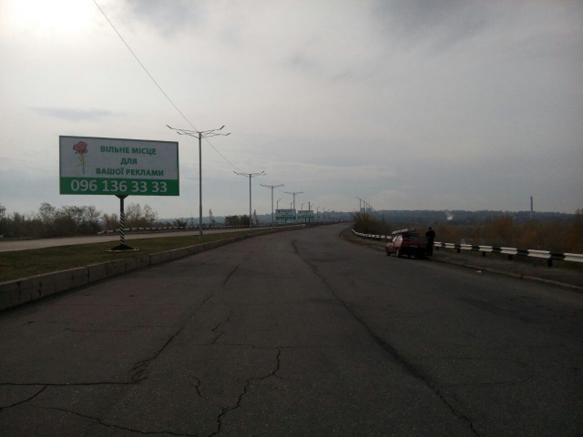 Щит 6x3,  дз39А1,мостовий перехід через р. Дніпро (на розділовій смузі)(5) рух з лівого на правий берег