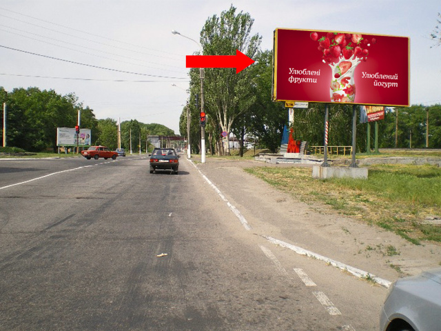 Щит 6x3,  дз46А,просп. Конституції - вул. Січеславський шлях,  рух до центру, біля світлофора