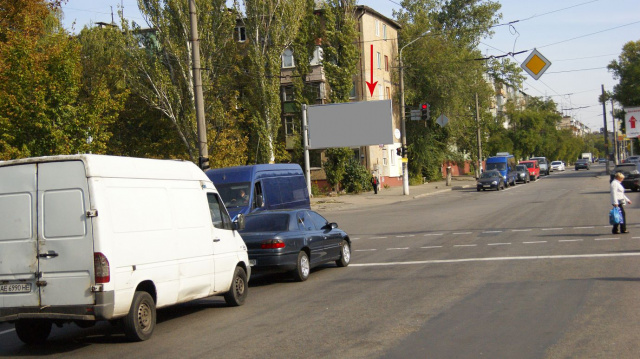 Щит 6x3,  053А2,вул. П. Калнишевського (Косіора), 35, на перехресті з вул. Б. Хмельницького, біля світлофору
