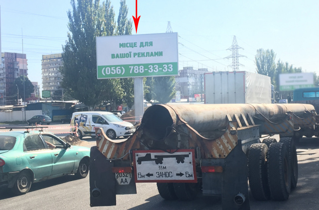 Беклайт 8x4,  t046A1,Донецьке шосе - вул. Березинська, навпроти ТРЦ "Караван", на розділовій смузі, рух до центру