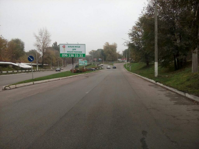 Щит 6x3,  дз35А1,авторозв'язка пр. Гімназичний - вул. Йосипа Манаєнкова - вул. Васильєвська (на роздільній смузі), напрямок до центру