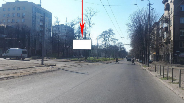 Щит 6x3,  092A,просп. Пушкіна - вул. Юрія Савченка, на світлофорі,  рух в напрямку автовокзалу