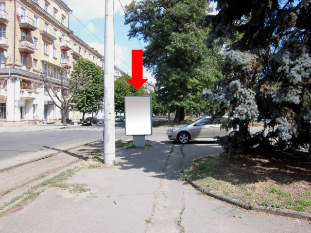 Сітілайт 1.2x1.8,  C07Б,пр. К. Маркса, 92 - вул. Мостова (роздільник, біля м-ну "1000 дрібниць")