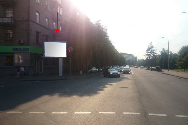 Скролл 3.14x2.32,  s053А2,вул. В. Мономаха (Московська) - вул. Січеславська Набережна (Наб. В. І. Леніна), біля світлофора