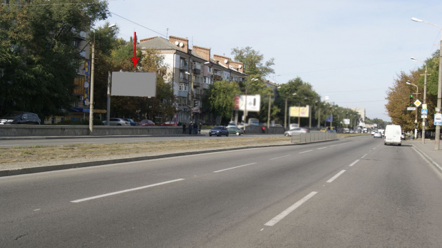 Щит 6.2x3.15,  036Б,просп. Б. Хмельницького (Гер. Сталінграда) перехрестя з вул. Л. Стромцова (Вакуленчука), біля світлофору