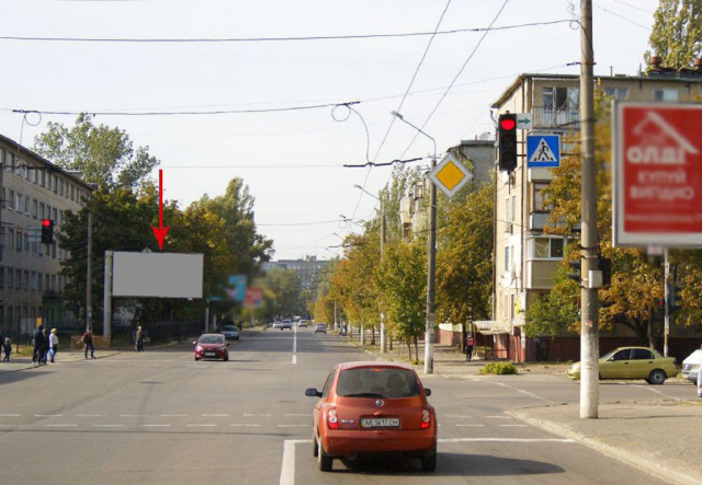 Щит 6x3,  046Б,вул. Б. Хмельницького, 12, на перехресті з просп. П. Калнишевського (Косіора), біля світлофору