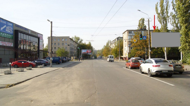 Щит 6x3,  053А1,вул. П. Калнишевського (Косіора), 35, на перехресті з вул. Б. Хмельницького, біля світлофору