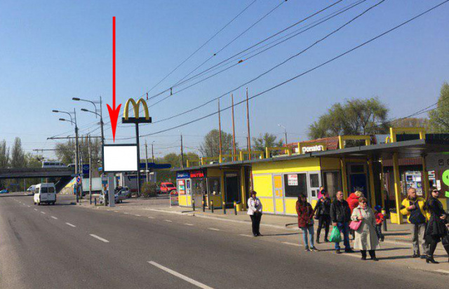 Скролл 3.14x2.32,  t119A2,просп. Слобожанський, 1/А, біля Макдональдз, на зупинці, на світлофорі